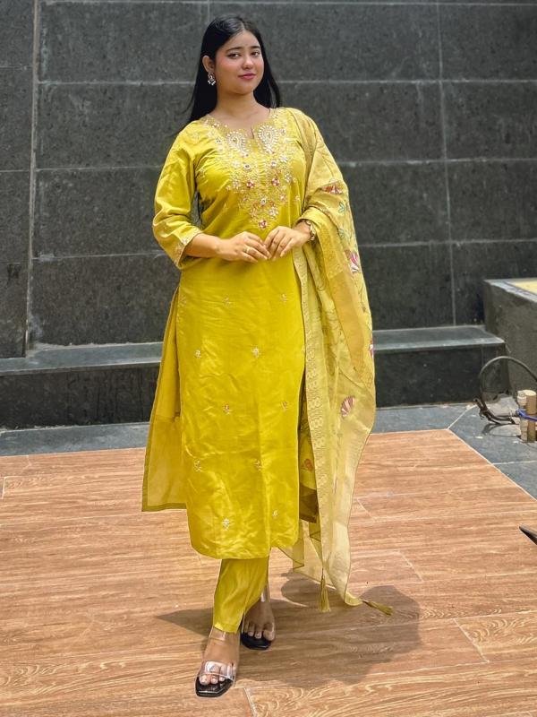 VP 9740 L Viscose Rayon Kurta with Trousers & Dupatta Suits